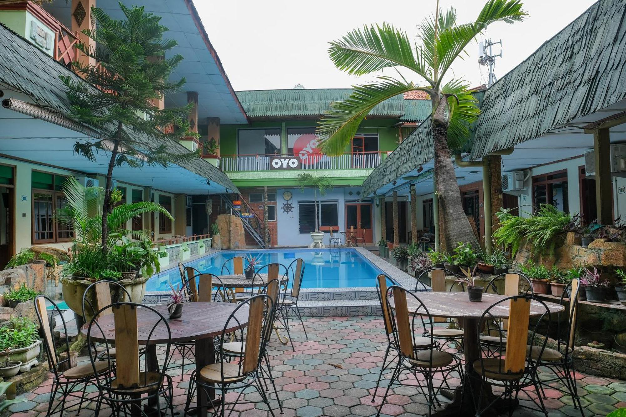 Oyo 585 Hotel Perwita Sari Yogyakarta Exterior photo
